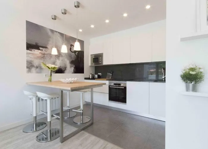 The Collection - Issar سان سيباستيان