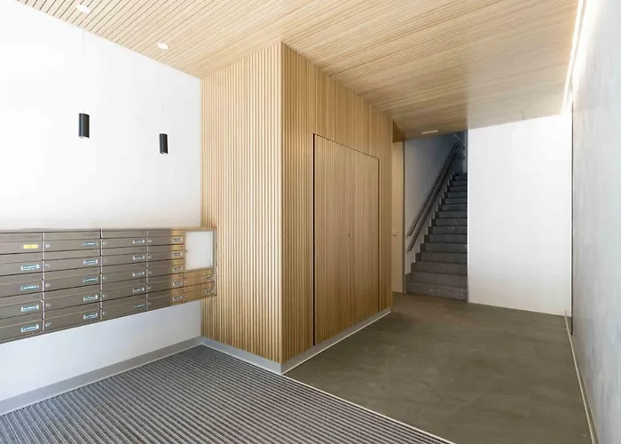 The Collection - Issar سان سيباستيان